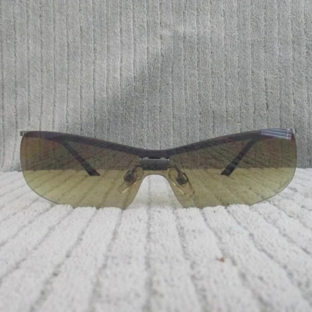 Elegant Black and Gold Women's Sunglasses